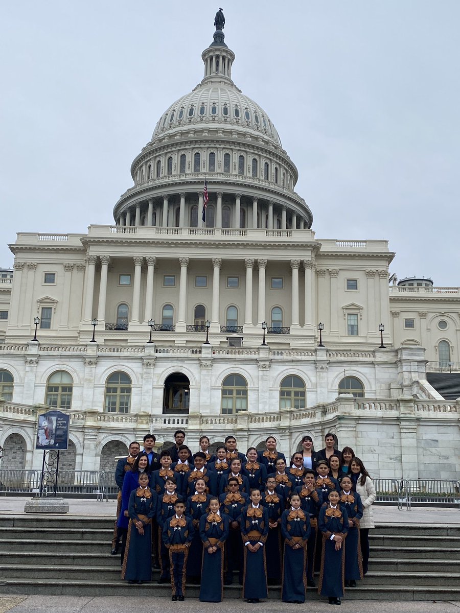 What a joy to see the excitement & talent of our advanced mariachi band @TollesonESD in Washington, DC @WhiteHouse! Thank you @FLOTUS for your leadership & #EllieWarner, & Congressman @RubenGallego’s team for making the visit memorable! #Hereforthekids #Noexceptions #Eggucation