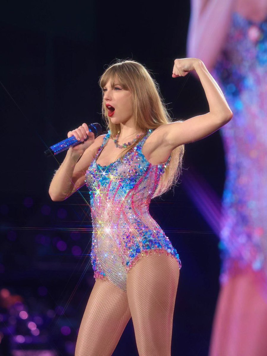 Cardigan_ts2's tweet photo. #News | Oficialmente Taylor Swift entra en la lista de Personas Billonarias.
Ocupando el puesto número 14, en dicha lista, y la primera artistas en hacerse multimillonaria solo con su música.
Informa Forbes. https://t.co/E1a9BLIOkv