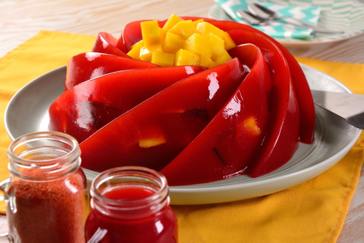 Kiwilimon_LAT's tweet photo. Sumérgete en un mundo de colores y sabores para celebrar el #DíaMundialdelaGelatina con kiwilimón. ¿Cuál de estas maravillas te animarás a preparar? 😋🥮

RECETAS: https://t.co/xjKwLUhO3e https://t.co/dLvuvd5qMv