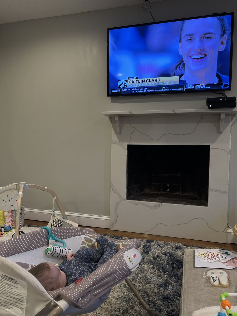 CraigPinto49's tweet photo. @alanhahn @BartAndHahn Getting her started early with @CaitlinClark22 https://t.co/CYCC48svKt