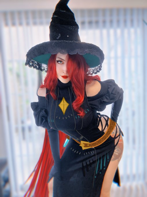 Soooooo is anyone playing AFK Journey? 👀 I did a little closet cosplay of Mirael https://t.co/vnEaUU