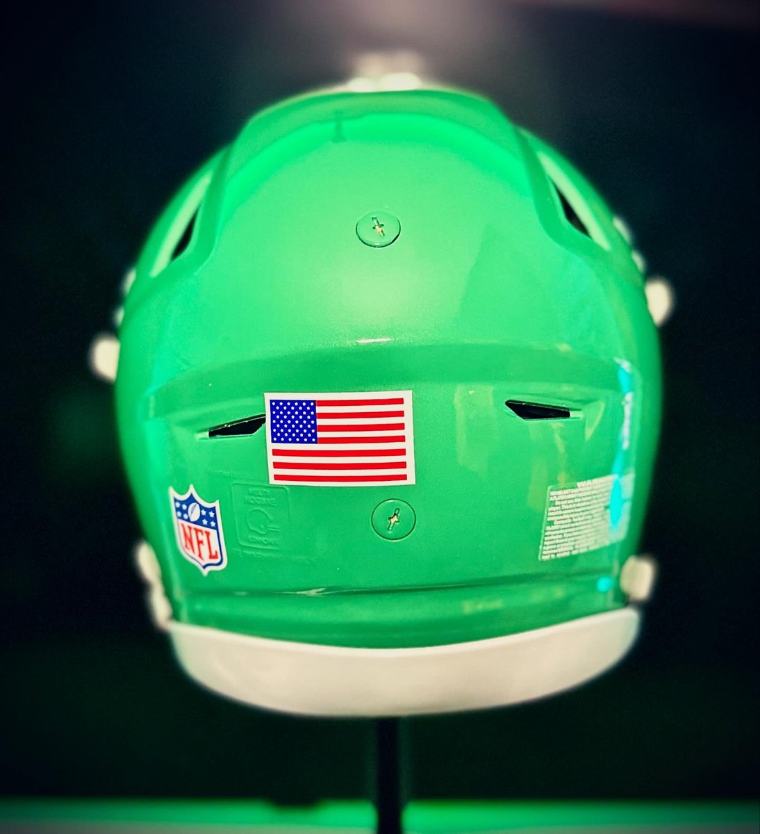 TempDaddy's tweet photo. Finally finished my @JasonKelce build for the #mancave and added to the “Wall of GOATS”
- unbranded soft cup strap
- chin strap adapters
- SF-2BDC-HD facemask
Paint from @SportCoatNA
#customhelmet #custommade #custom #helmet #helmetlover #customfootballhelmets #templids https://t.co/qjip1Zr8dN