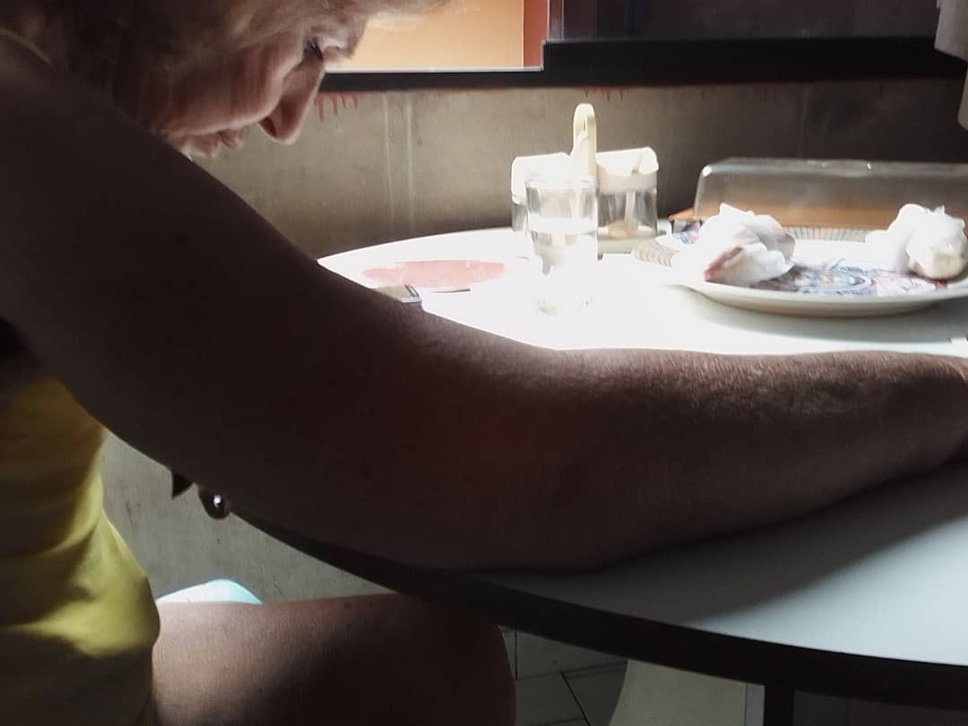 Nuevamente acudo a todos ustedes que han estado apoyándonos a través de los años. Mi madre sigue en la lucha para vencer el cáncer de mama, superó el de colon, pero sigue el de mama y ahora con los pulmones afectados.
Seguimos en exámenes, estudios y consultas que superan nuestro