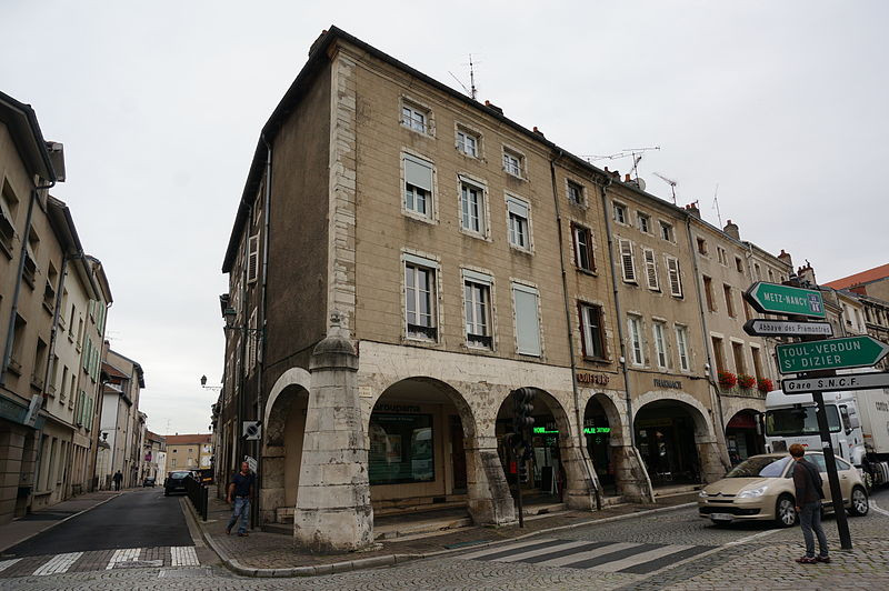 MonumentumFr's tweet image. Maison à #PontàMousson (#MeurtheEtMoselle) La façade : inscription par arrêté du 10 décembre 1925.
Suite 👉 monumentum.fr/monument-histo…
#Patrimoine #MonumentHistorique