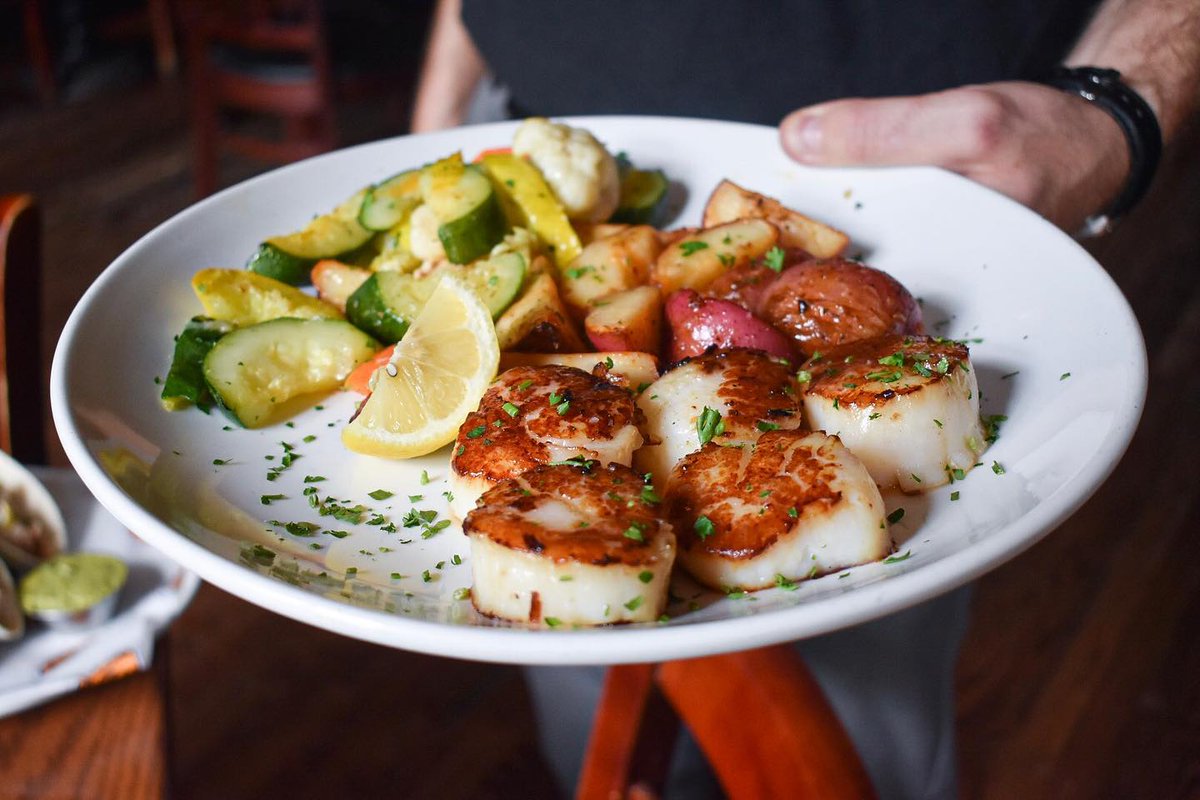 Savor the exquisite flavors of the sea with our Sea Scallops! 🌊✨ Indulge in perfectly grilled wild-caught scallops, paired with locally sourced seasonal vegetables & roasted potatoes.
#seasonalvegetables #roastedpotatoes #seascallops #visitalx #patiodining #ubereats #grubhub