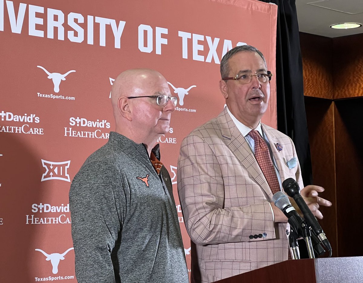 #Texas #Longhorns AD ⁦@_delconte⁩ introduces Bob Bowman, who just led #ArizonaState to the men’s swimming and diving national title and who coached Olympic star Michael Phelps, as the successor to 15-time national title-winning coach Eddie Reese.