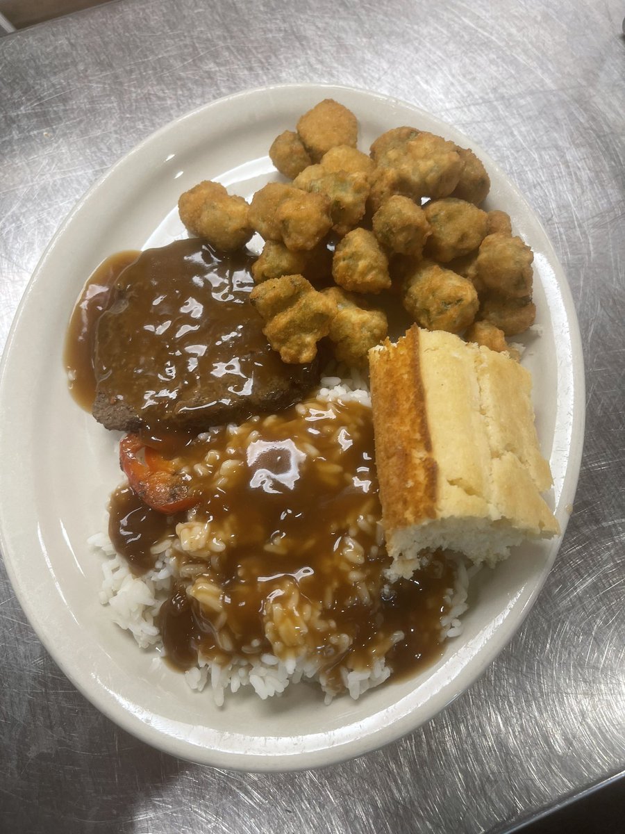 liveoaksgolf's tweet photo. Lunch is served! It’s a #BluePlateDay here at #ROOSEVELTS and we have #HamburgerSteak w/ #Gravy #Greens #MashedTaters #PotatoSalad #BlackeyedPeas and more! We also have our regular lunch menu available. 601-982-1231 for #ToGo https://t.co/eSgg4a3b4b