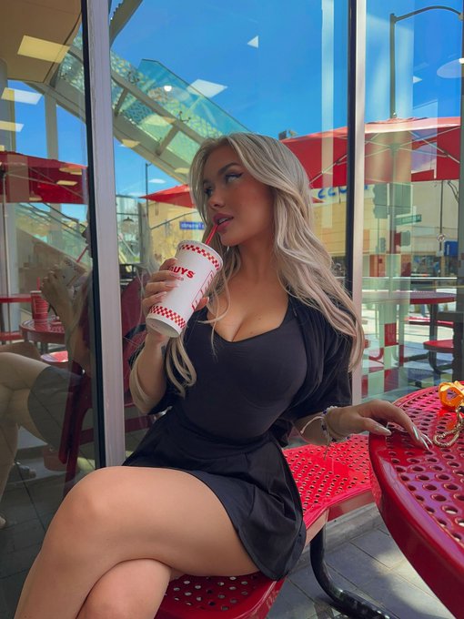 Next date with you ?🤍 https://t.co/V4J8kVMbeO