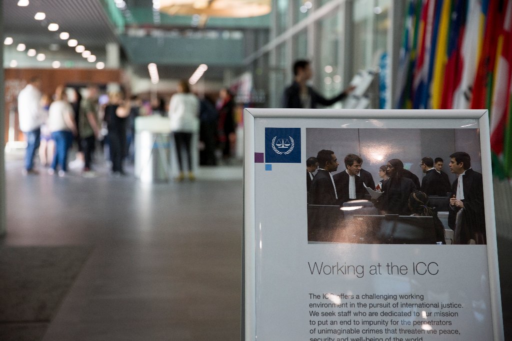 ⚖️ Interested in working for justice? 
Apply for an internship or a Visiting Professional position at the #ICC and join us in building a #morejustworld. Available positions ➡ bit.ly/3HfOoEm