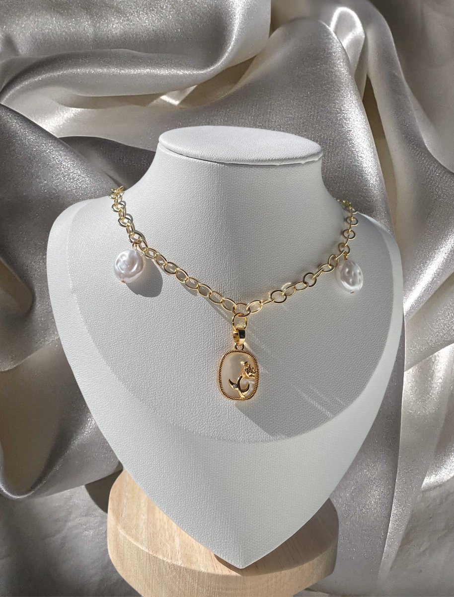 Glymara's tweet photo. Salem aleykoum les filles, 

Je suis heureuse de vous annoncer le lancement de ma boutique dans la création de bijoux fait main 🌟 

Vous pouvez désormais passer des précommandes sur Instagram  ! 🎉

Barakallah u fik pour vos rt 🩷 https://t.co/O5qoysPX95
