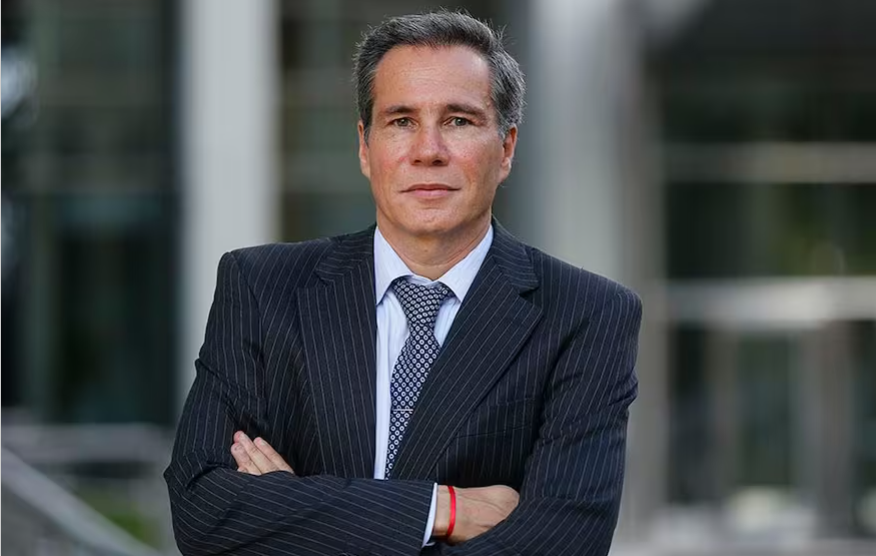 ATENCION A ESTO

TAIANO, DEBIA PRESENTARSE EL LUNES PARA DAR IMPULSO A UNA INVESTIGACION POR ENRIQUECIMIENTO ILICITO A CFK Y NESTOR K. LE SECUESTRARON EL HIJO Y NO LLEGO A FIRMAR.

NISMAN, EL LUNES IBA AL CONGRESO. LO MATARON UN DIA ANTES

TAIANO, HOY ES FISCAL DE LA CAUSA NISMAN