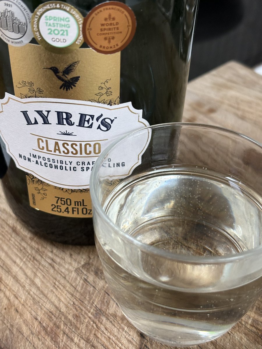 This Lyre's Classico sparkling wine is a winner - it's sweeter and fruitier than Prosecco, but really easy to drink and was popular around the lunch table yesterday! ⭐️⭐️⭐️⭐️ @LyresSpiritCo