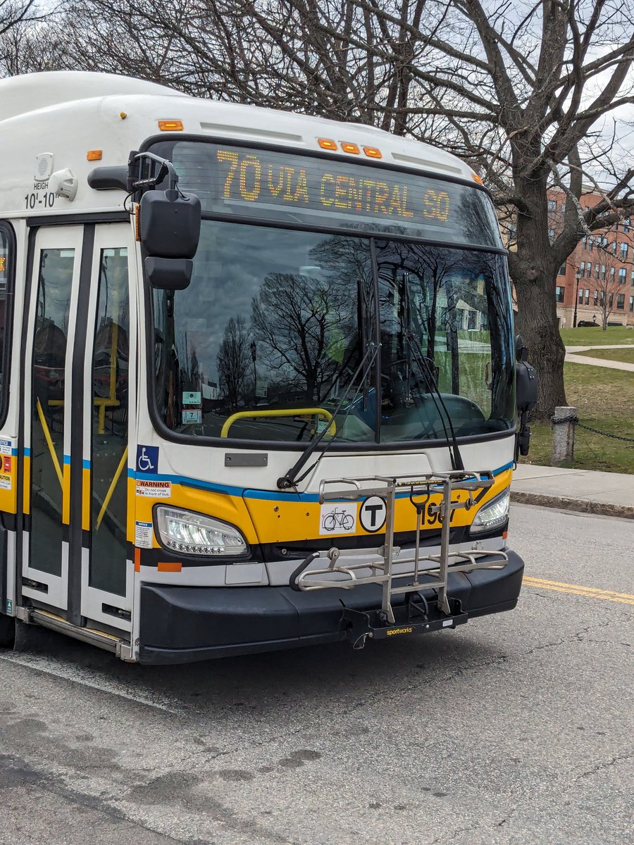 EamonDawes's tweet photo. #30daysofbiking started yesterday with my journey to pick up new bedroom furniture I found on Craigslist being #carfree. It starts with a bus to get into the #BlueBike service area. https://t.co/7Dl1meP1im