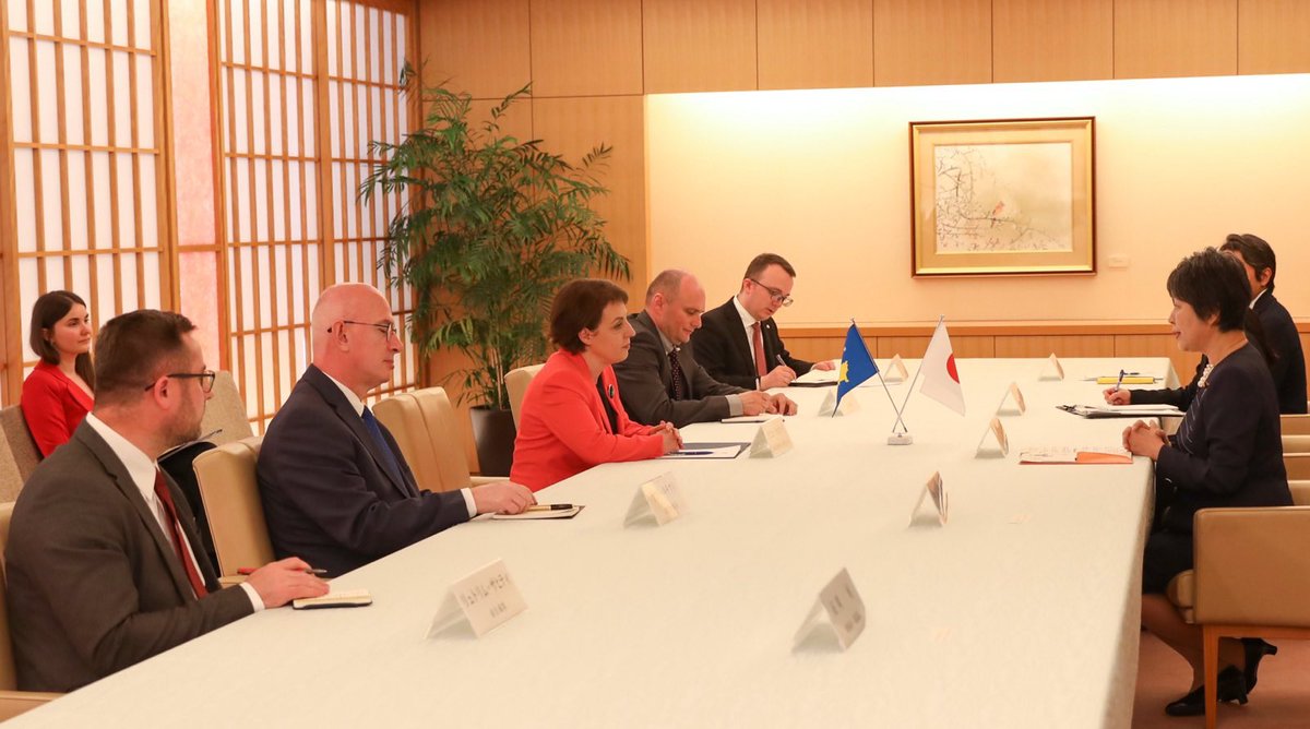 1/2: Started my two-day official visit to 🇯🇵 with a meeting w/my Japanese counterpart, Yōko Kamikawa (@Kamikawa_Yoko), marking the 15th anniversary of our diplomatic relations. Discussed ways to deepen bilateral relations and support 🇽🇰's international organization memberships.