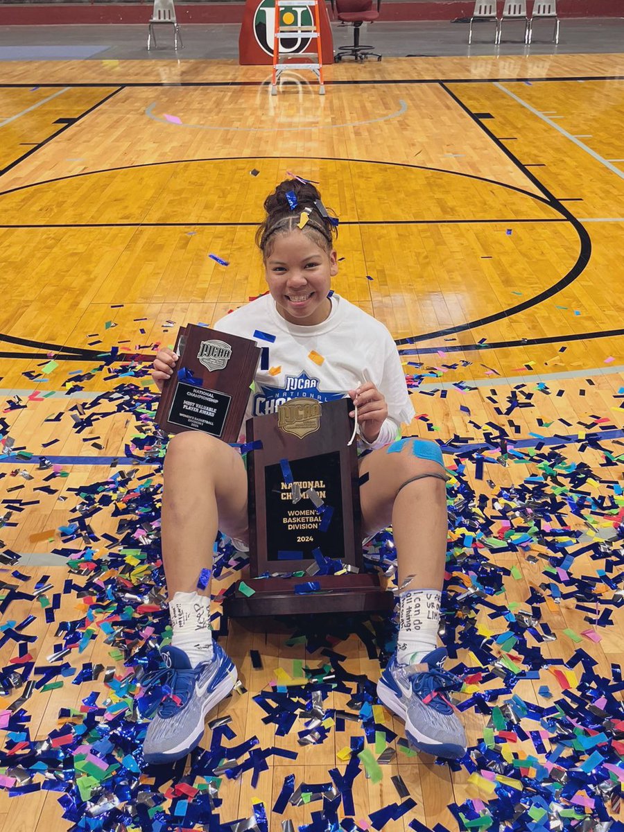 Hutchinson Community College became the NJCAA National CHAMPIONS 🏆🎊

Kiki Smith broke the program's freshman scoring record and finished second in single-season scoring with 652 points 🔥