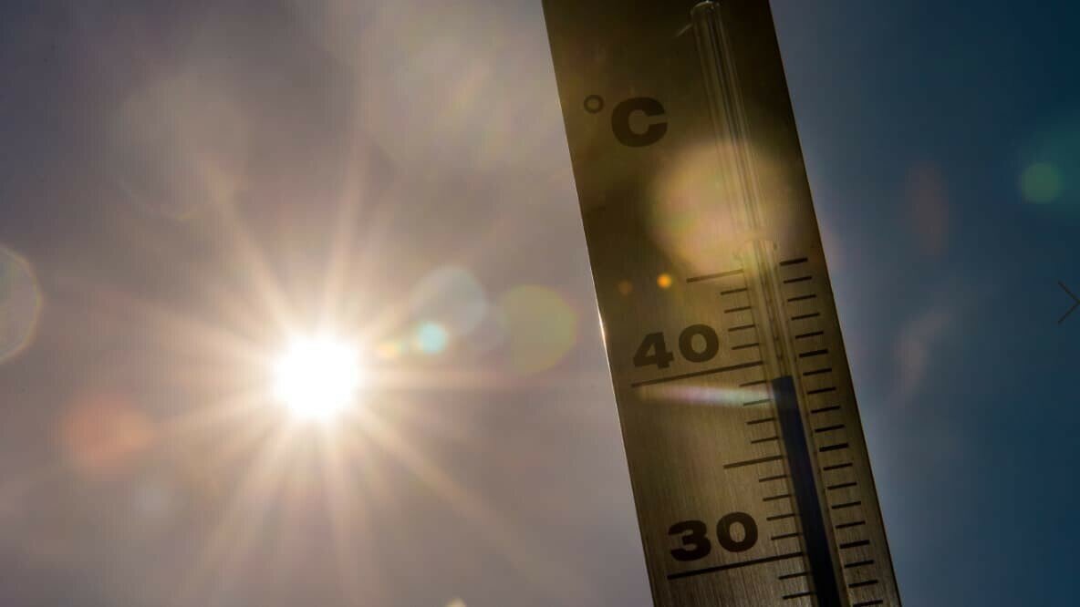 info_Paris_IDF's tweet photo. 🔴 FLASH - #Paris : Fin de semaine chaude dans la capitale ? Un #thermomètre est annoncé à 25°C pour samedi 6 avril.
👉 Selon les prévisions actuelles de Météo-France, une #maximale de 29°C est même attendue ce jour-là, soit 12°C au dessus des normales de saison. (BFM) #Météo https://t.co/mWnhRwcYys