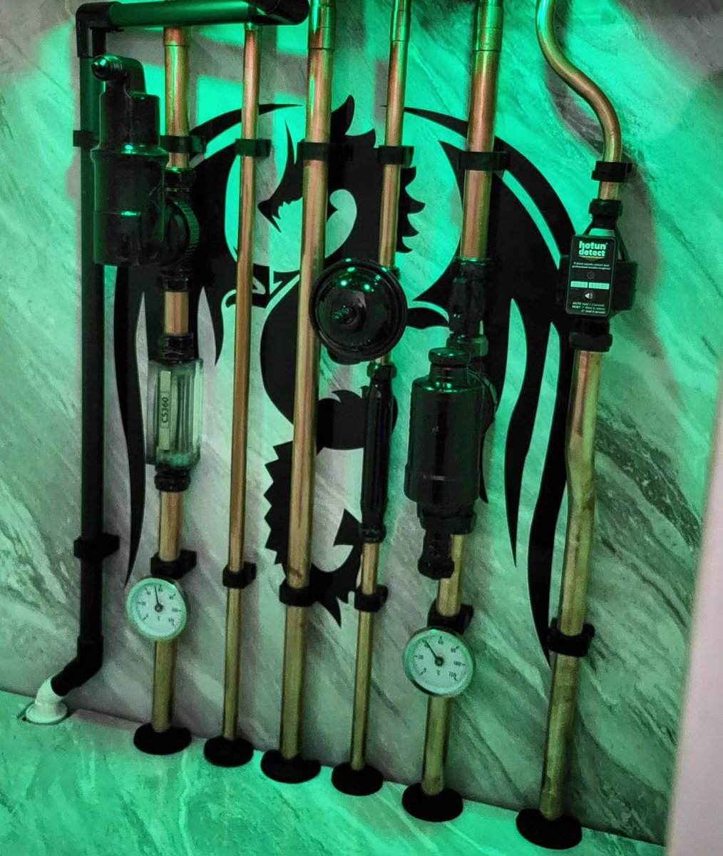 UKTalon's tweet photo. 'THE BLACK DRAGON' by @s.w_gasworks
Featuring our Black Hinged Clips and Pipe Covers that really help finish this one off.
Contact us to find your local stockist
(link in bio)
#plumbing #plumber #plumbersofinstagram #plumbingservices #copperpipe #pipework #madeinbritain https://t.co/sZWIG2lidv