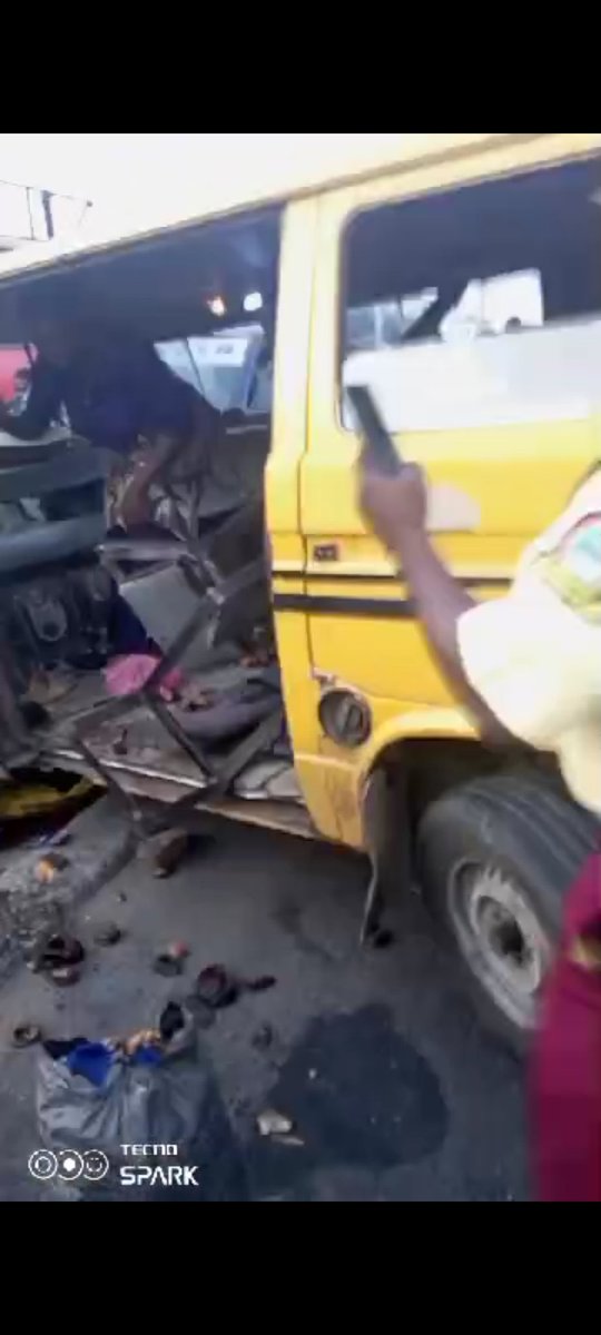 ONE DEAD AS LASTMA RESCUES INJURED FEMALE PASSENGER IN MULTIPLE ACCIDENT IN LAGOS hotjist.com/2024/04/02/one… #hotjist