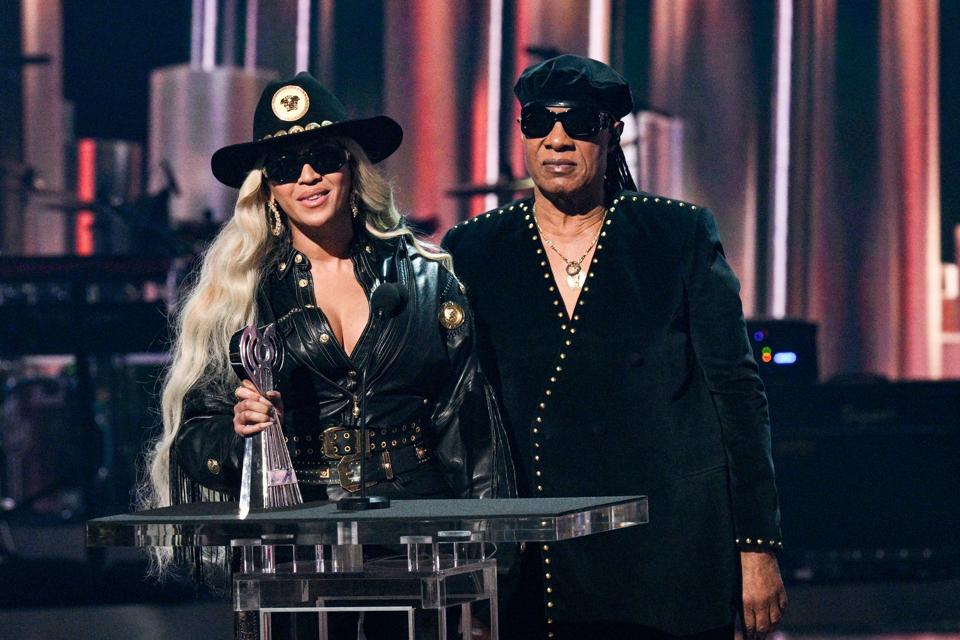 Stevie Wonder played on Beyoncé’s new album Cowboy Carter, which the singer only revealed after the piano playing legend handed her a career milestone award. go.forbes.com/c/99jx