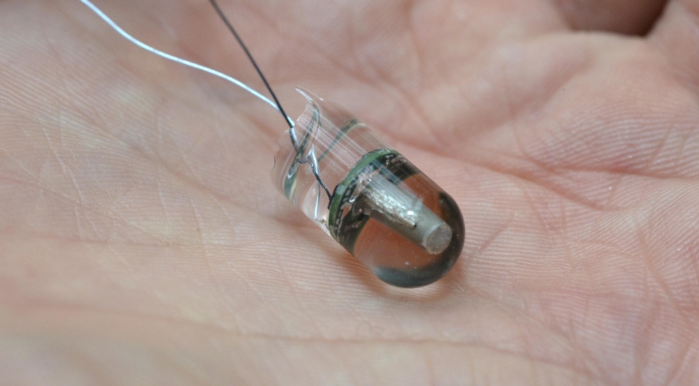 A wireless, ingestible device monitors heart and breathing rates by listening to the body's sounds and senses core temperature, all from within the gastrointestinal tract. ow.ly/n1Ci50R6KI7