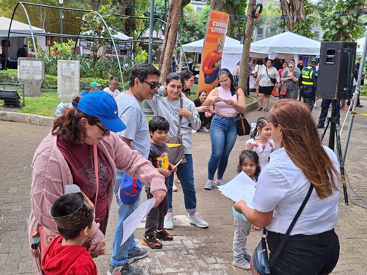 editorial_uned's tweet photo. En el #DíaMundialLibroInfantil, les compartimos fotos de nuestras actividades de marzo en #Transitarte y en la zona sur, donde presentamos el libro Tayassu, de Carmen Flores Badilla.
¡Qué vivan los 📚📚!!
📱https://t.co/jXjOfjV4SW
#librosuned #SomosUNED #45aniversarioeuned https://t.co/p5vTHdnZRr