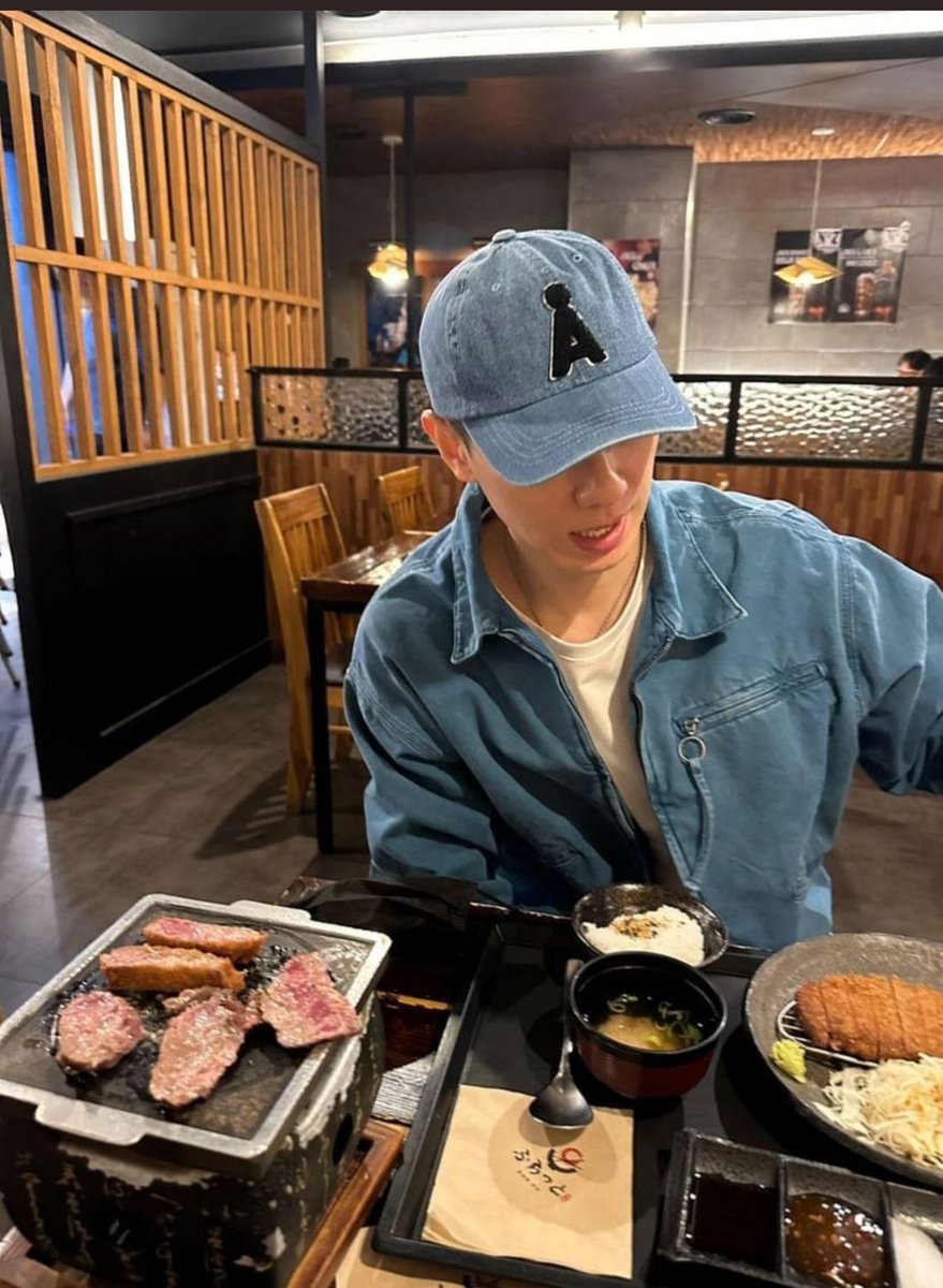 littleoldme08's tweet photo. Anu bang meron sa BLUE??
Whats with the color BLUE?
Uso ba?
Is it a trend?
Is blue the new black??
🤔
#gwanhee
#hyeseon
#notacouple
#onlymatching
#justrandom
#notplanned
#everybodyhappy👌 https://t.co/uUEWFYLnNt