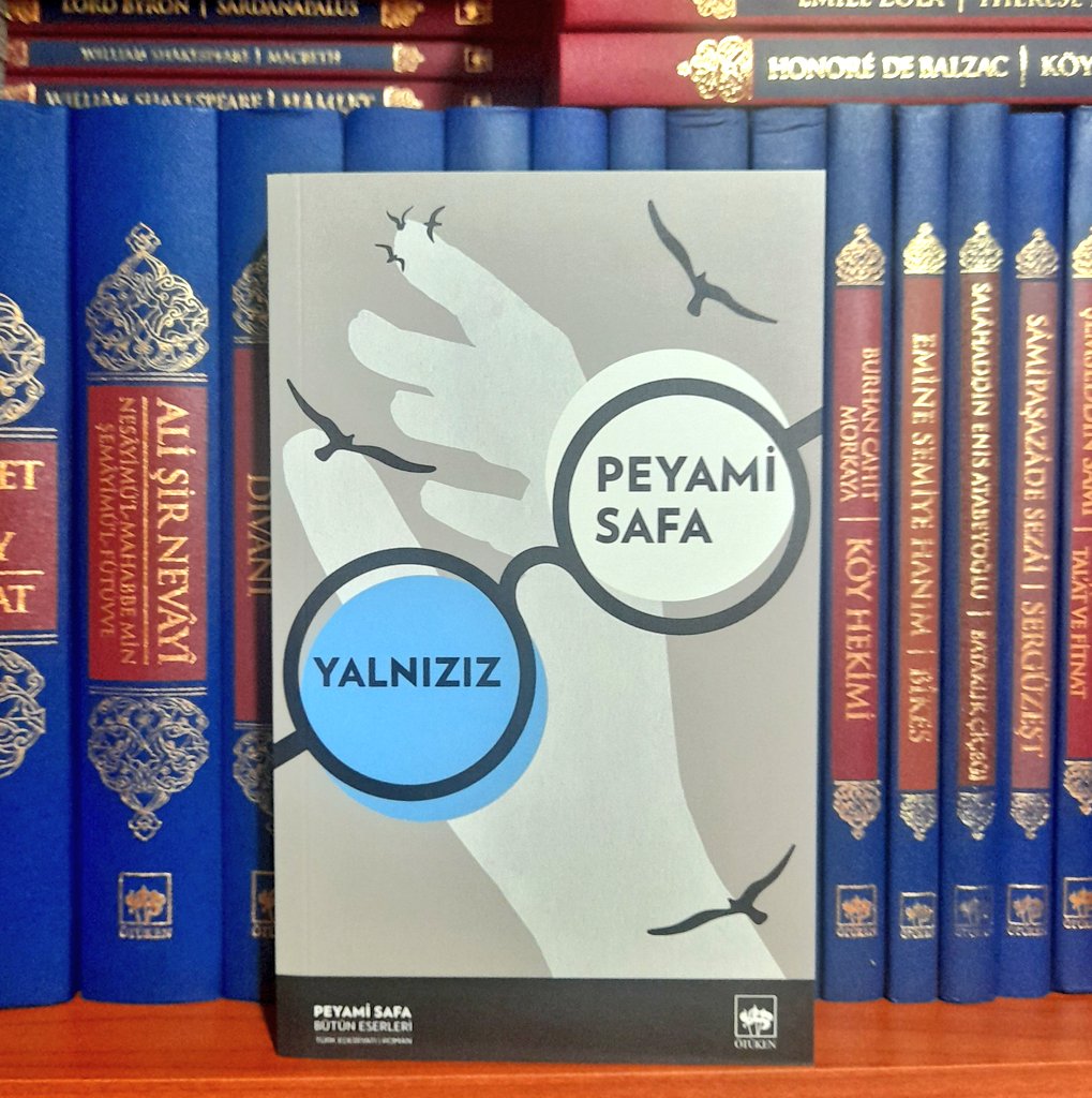 SinanTerzi_'s tweet photo. "Büyük kalabalıkların ortasında, insan denilen sosyal mahluk kendi.. kendi iç dünyasının mahbusu hâlinde, şifasız bir yalnızlığa mahkûm. Anlatabiliyor muyum?" 

Doğumunuzun 125. yılı ve hâlâ YALNIZIZ Peyami Bey.. anlayabiliyoruz. https://t.co/OpJUOg3uO6