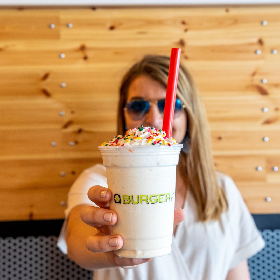 Nothing beats the summer heat like a creamy, dreamy custard shake from BurgerFi. Grab one (or two) to go and enjoy the sunshine! ☀️🍦