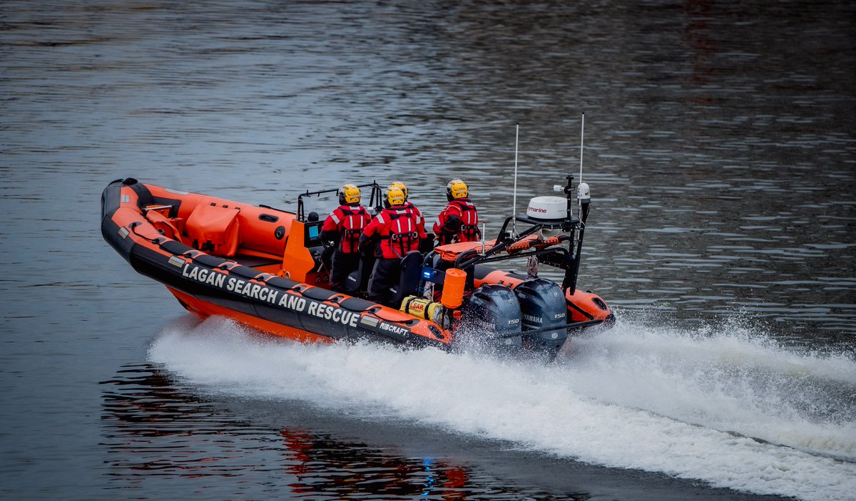 This was the scene on the River Lagan in Belfast close to Titanic Belfast this afternoon. It's understood that emergency services were involved in a water rescue. A person has been taken to hospital by Ambulance. @BelTel belfasttelegraph.co.uk/news/northern-…