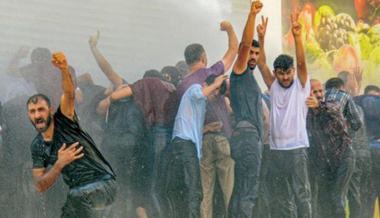 DiyarGLERrb56's tweet photo. Van'da halk direnişte.
İradesine sahip çıkıyor.
#VandaDarbeVar https://t.co/exkFnsbDSa