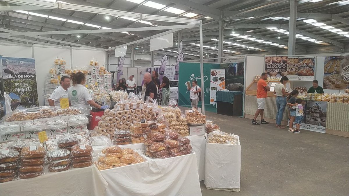 fuerteventurawk's tweet photo. Ya puedes guardar en tu agenda este evento: FEAGA, la feria en la que podrás degustar los productos típicos de la isla, así como disfrutar de la música y bailes.
Fechas y más información:
https://t.co/A4IX6G9rxD
#fuerteventura #comida #feaga #música #canarias #maxorata https://t.co/4cocDidryR