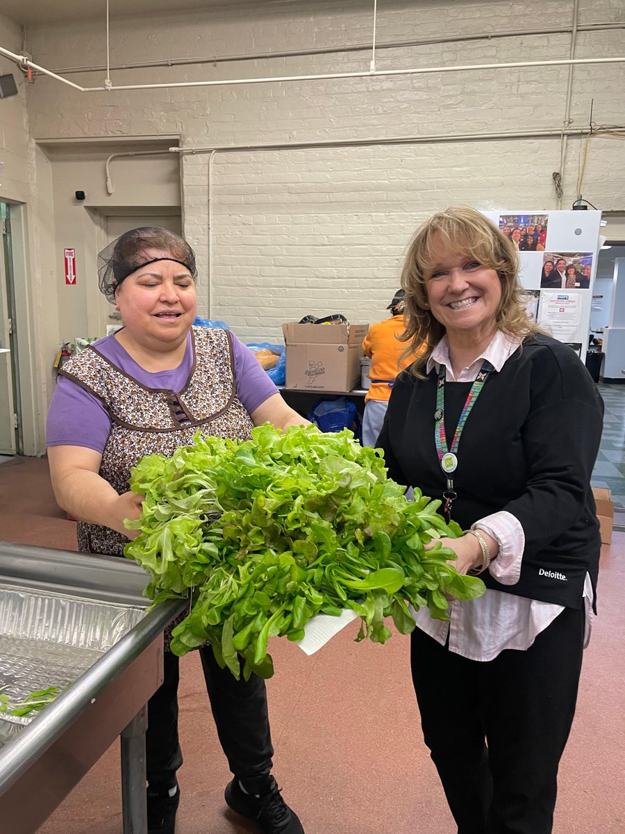 It's #TransformationTuesday! We're looking at how a hydroponic garden built by the Bio Club last year — Mr. Braca planted the 1st lettuce batch — has been TRANSFORMED into sustenance for the food insecure via @HopeCommunityS2 of @NewRochelleNY. #InvestInspireIgnite 📸 @ChanaChem