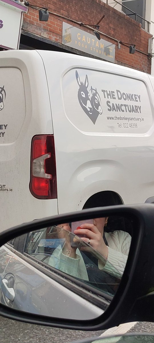 chinadh94's tweet photo. Only in Ireland https://t.co/5MRZHuqt0Y