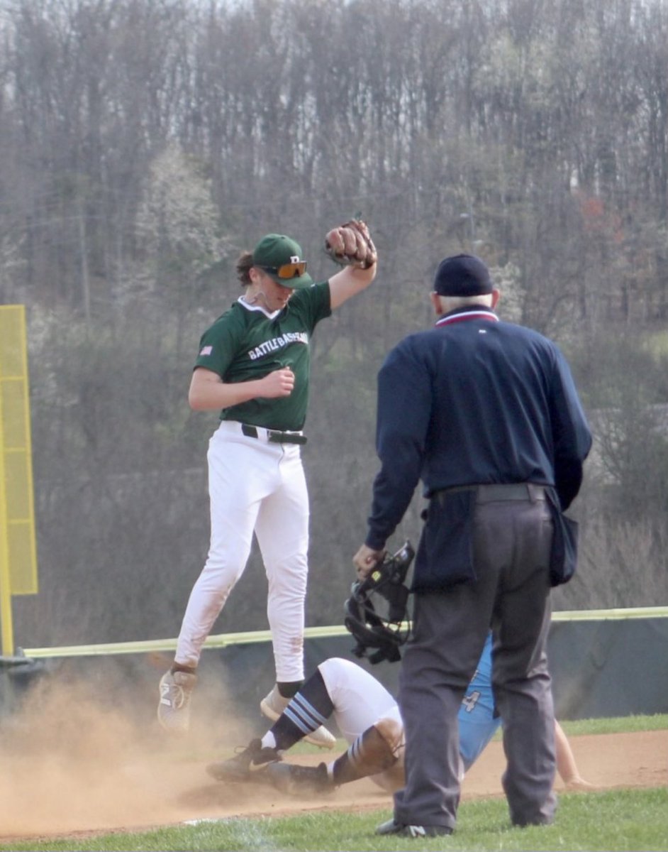HeathPersiani17's tweet photo. Two hits 3RBI in last nights game, also got the win on the mound ⚾️ @battlebaseball1 https://t.co/rGsrjtyaIc