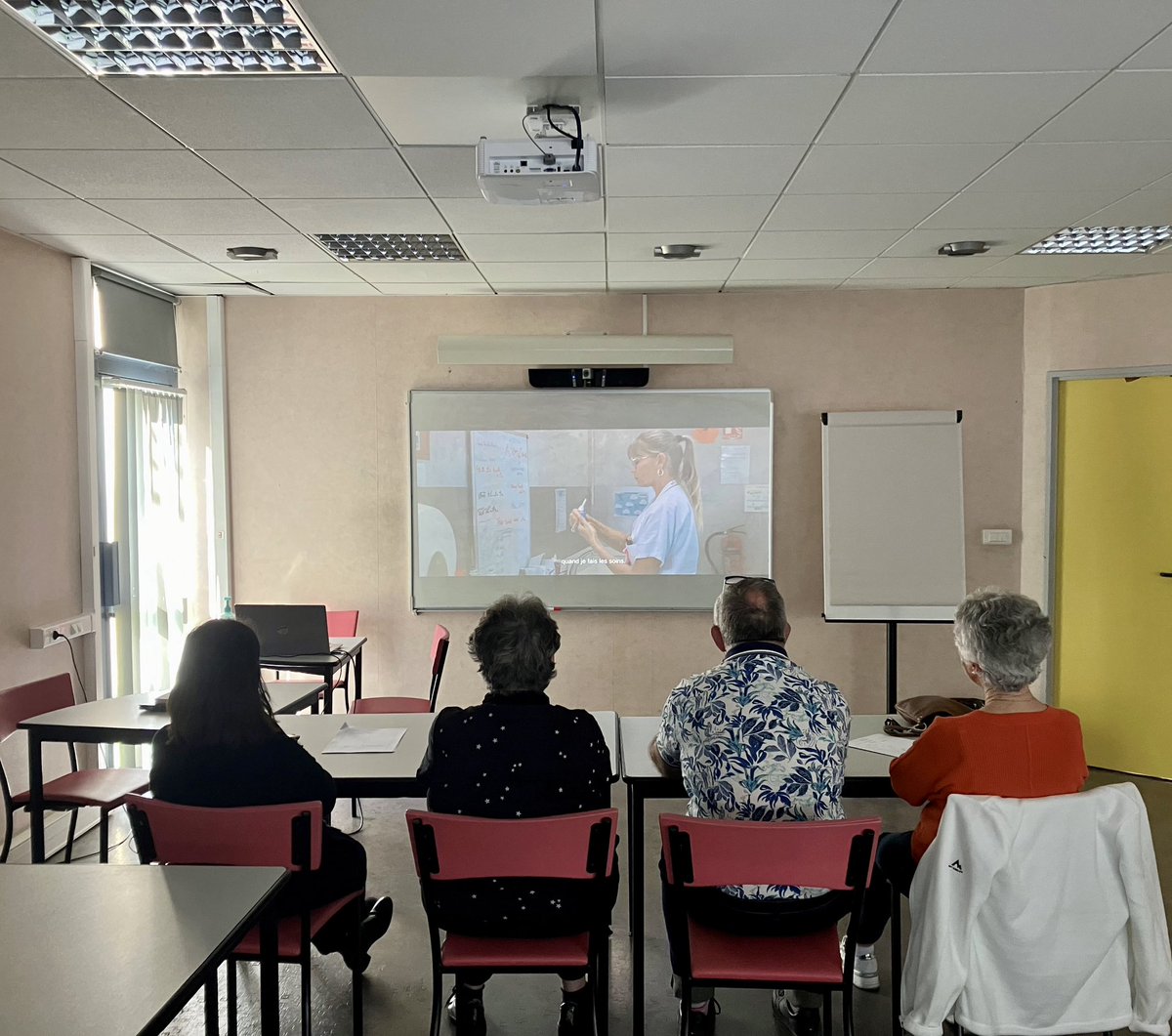 Les représentants des usagers du @CHBassindeThau acteurs dans la construction du kit pédagogique et du film « En routine » (sortie le 15/04 🤫) #confidentialite #intimite #dignite #experiencepatient 👏 pour leur implication et leur apport à ce projet de communication original