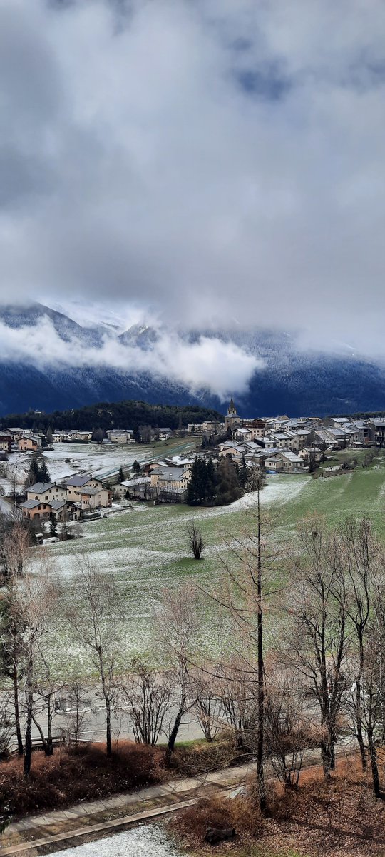 EkaterinaUetova's tweet photo. Received tons of attention and had great discussions that continued well beyond the poster session at #ALPS24! It was a fantastic opportunity to connect and share ideas!
Although I must admit, it was a bit challenging to focus with such a breathtaking view outside the window!😄🏔️ https://t.co/tdutjuqbjE