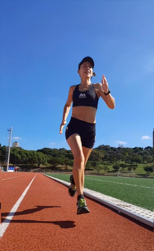 AdrianaBacic's tweet photo. “No matter our age, every step we take is a victory over time and a celebration of life!” 🏃‍♂️💪

#corridaderua #atletismo #mulheresquecorrem #50mais #cinquentinha #marcorrer #elderly #newfifty #fitnessgirls #peopleareawesome https://t.co/46nX81bweO