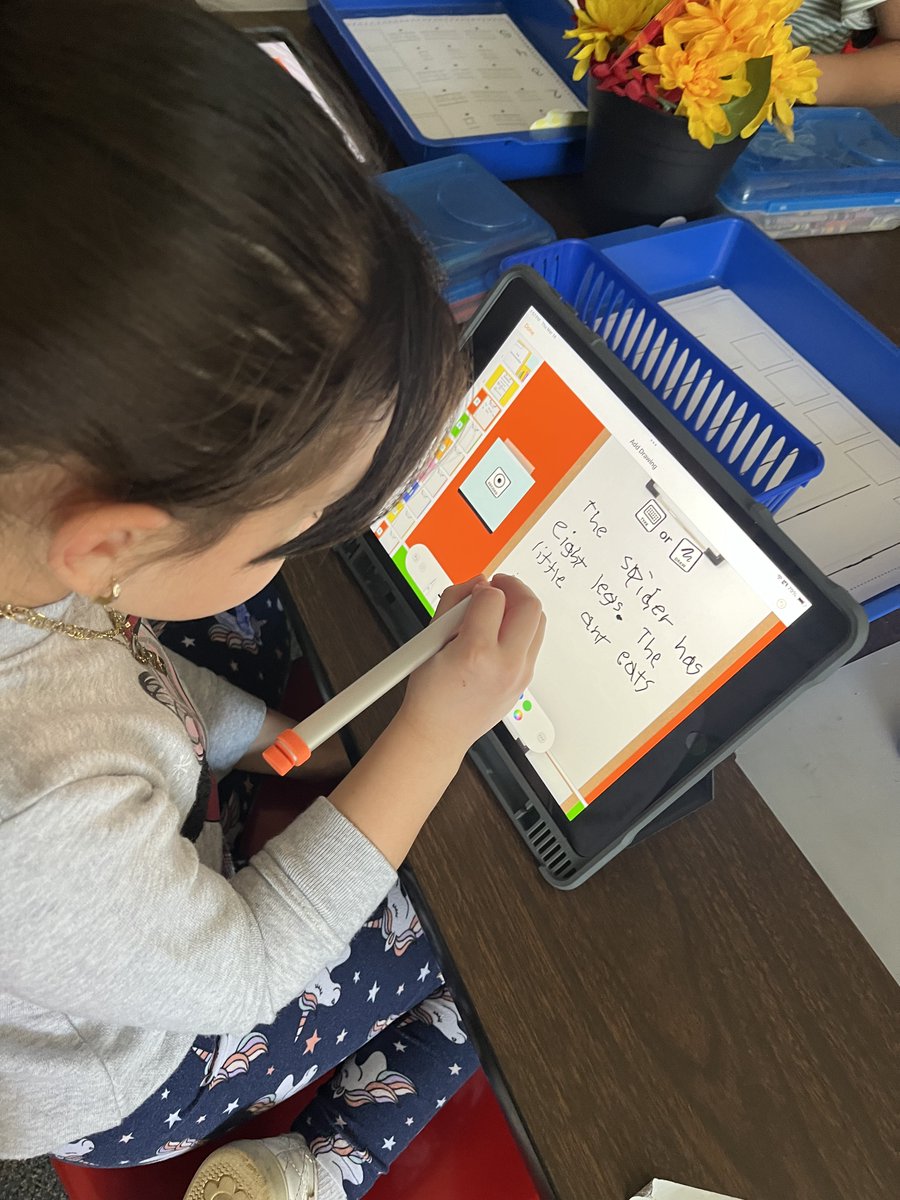gardnerkb1's tweet photo. #Kindergarten &amp; #Firstgrade #ML Ss practice writing &amp; reading in a Text Reconstruction book. In this #ELL teaching strategy Ss listen to teacher dictate vocab. words/sentences, write, record reading their writing. Ss use anchor charts for support @AppleEDU #TESOL #blendedlearning https://t.co/yKbRkiaq2g
