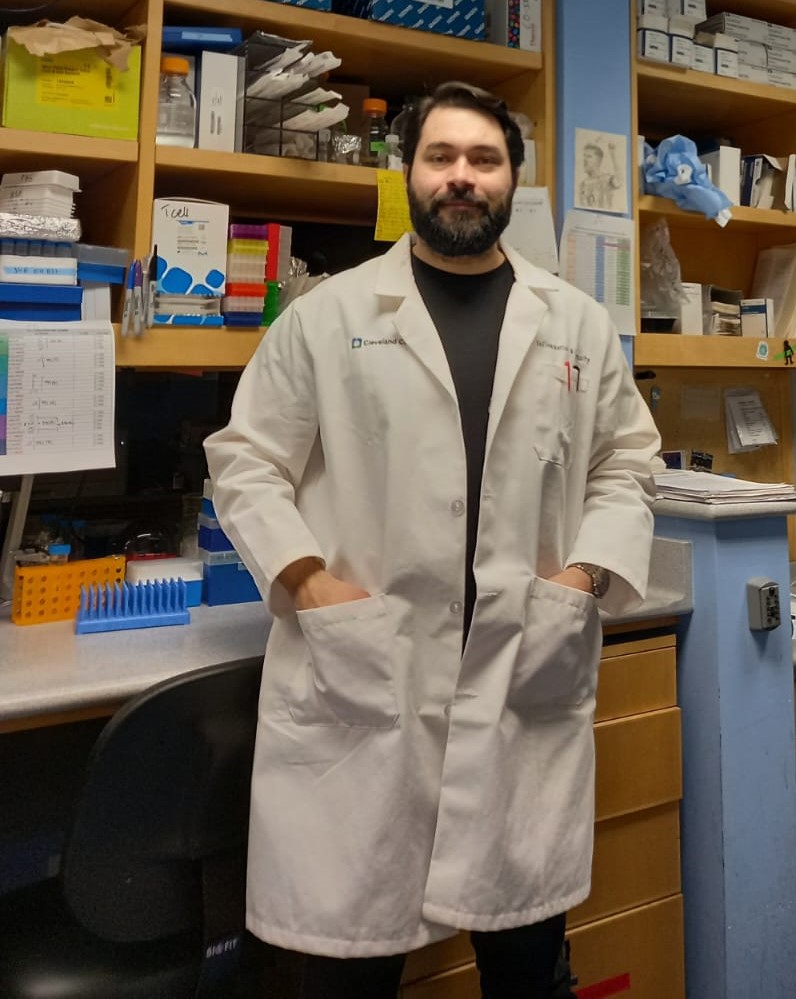 This month we are spotlighting I&amp;I’s José Ignacio Valenzuela, MD, a post doc in the  Valujskikh lab honing his skills in microsurgery, specifically-heart transplantation &amp; driving research toward new therapeutic interventions.  Well done Dr. Valenzuela!  @CCRLI #heart #transplant