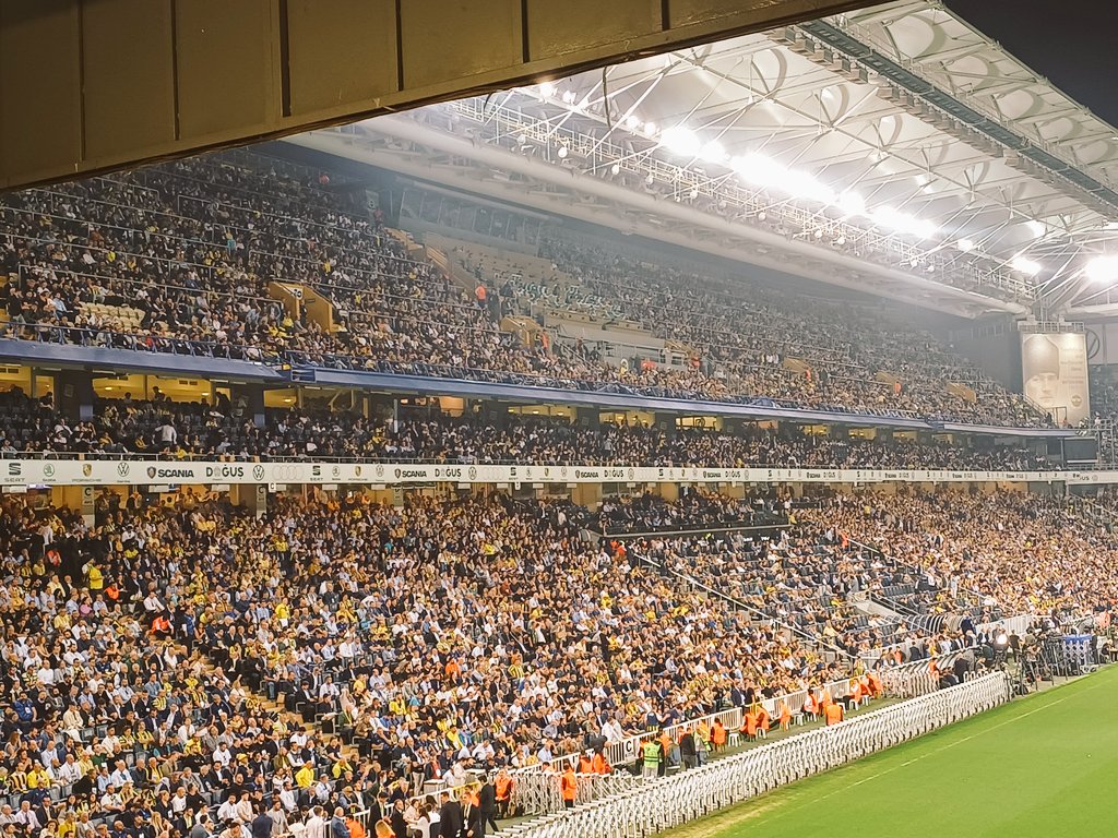 Öyle bir sevgi ki tarif edilmez...
Fenerbahçe Genel Kurulu!