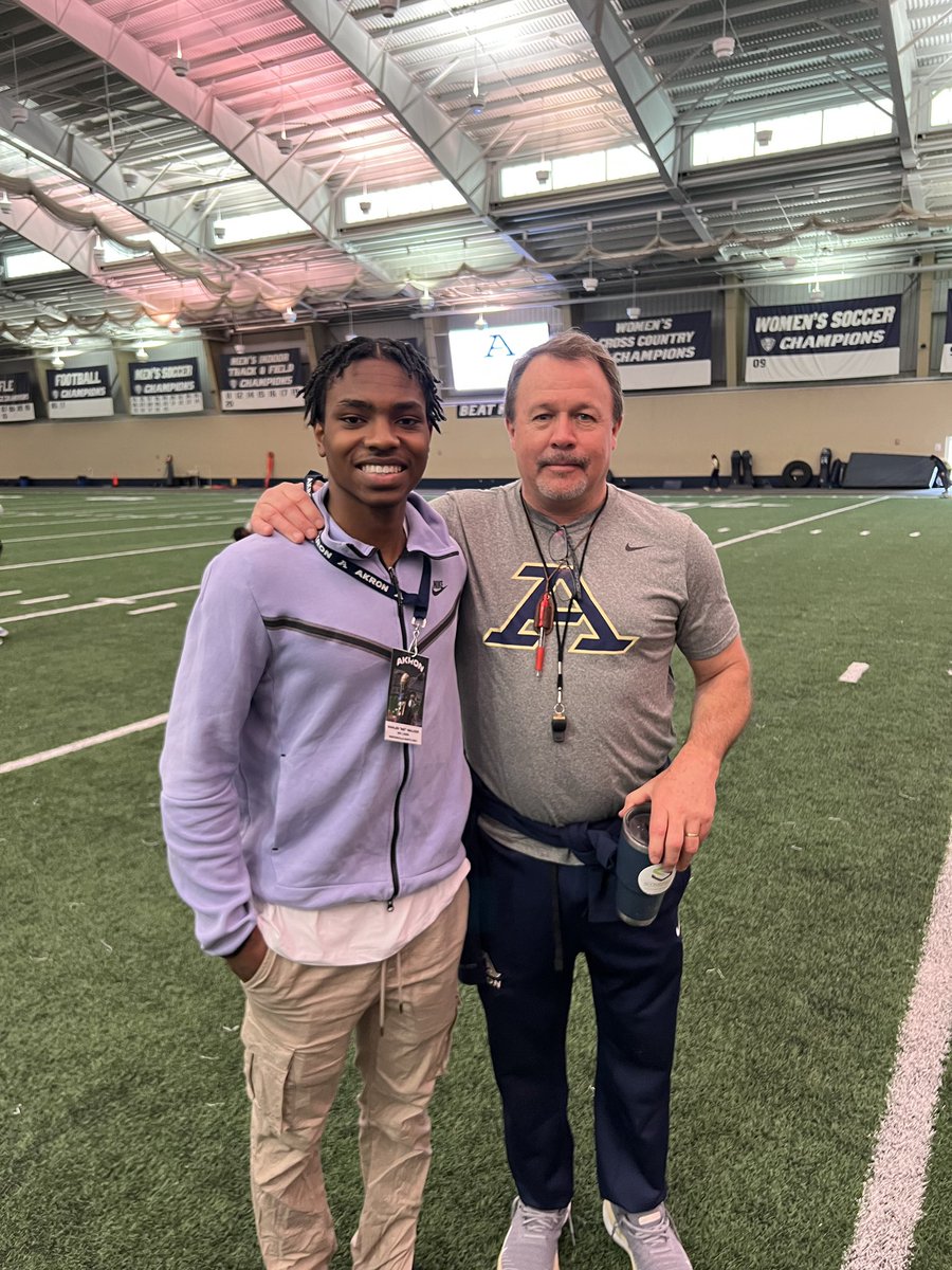 Thank you to Akron University for the great visit today. Also for the educational visit to the civil engineering branch as well. Looking forward to communications in the future! @BallCoachJoeMo @Coach_J_Rod @caleb_duckett @JeanLouisIII1 @WNWarriorsFB