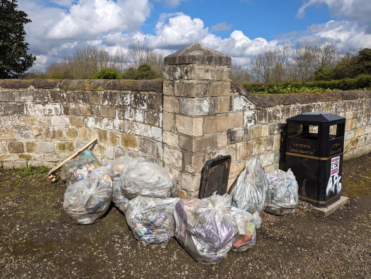 This morning, our fantastic team of volunteers joined us at Warmsworth Cemetery for a litter pick. The lovely weather made it easier for us to gather 11 bags of rubbish.  
A big thank you to all the volunteers who participated!

#NationalLotteryHeritageFund #AllHandsOnThedon