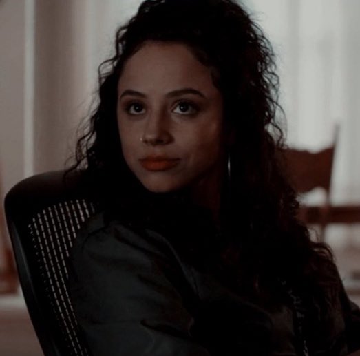 ᅠᅠ

⠀  ⠀  ⠀ ՙִՙ ⬞ 𝓕𝗔𝗖𝗜𝗟𝗜𝗘𝗥 𝓖𝖠𝖱𝖠𝖭𝖢𝖤
                          lizeth selene

   serdaigle.
   dix-neuf ans, neuvième année.
   sang-pur.
   sortilège, magie de la terre
   &amp; étude des runes.
   obscuriaux.

ᅠᅠ