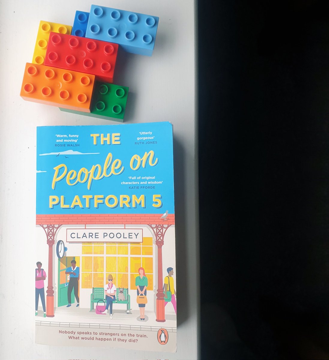It might be grey and miserable outside but look at these colours 🌈

Loving it so far. I found myself giggling on my commute 😂 <a href="/cpooleywriter/">Clare Pooley</a> 

And you? Have you read #ThePeopleOnPlatform5?

#BookTwitter