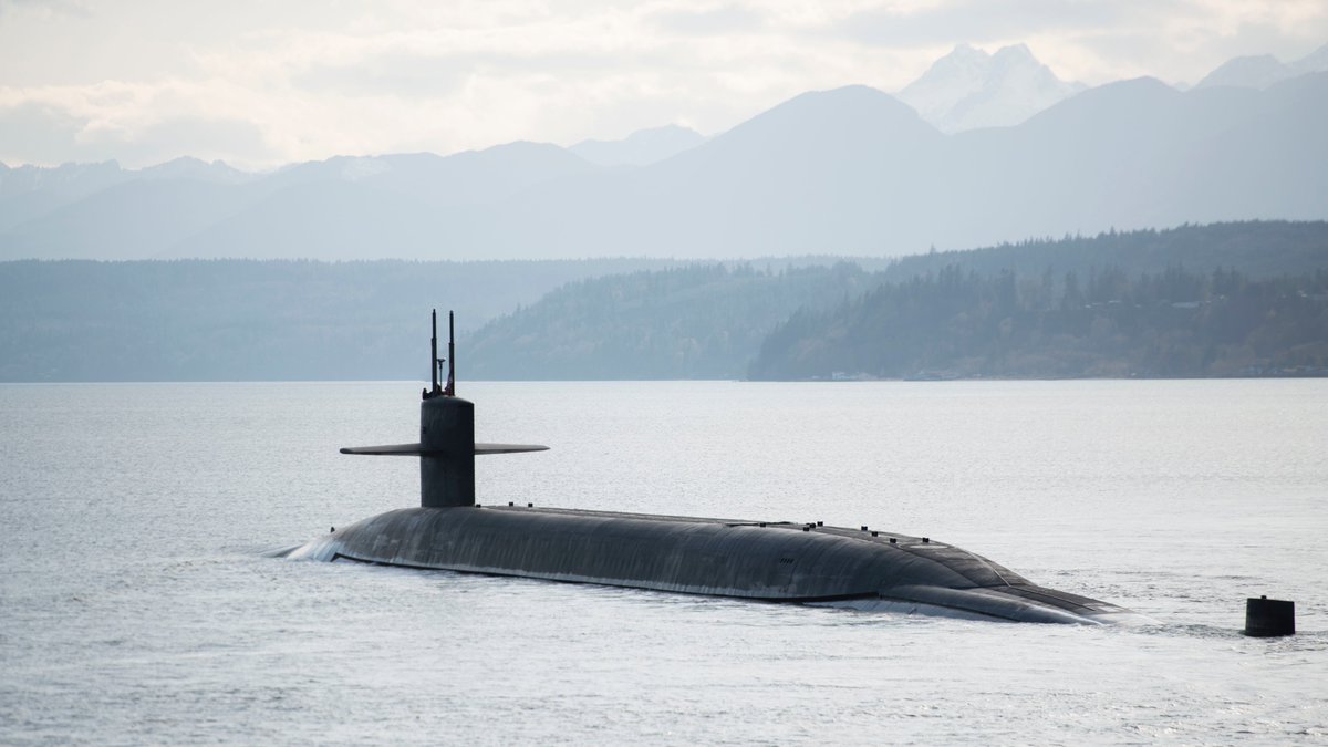 #OTD in 2018: USS Nebraska (SSBN 739) returning home to Bangor after completing the 166th & 167th successful Trident II D5 ballistic missile test launches West of San Diego during DASO 28. 𝘛𝘩𝘦 𝘋𝘦𝘧𝘦𝘯𝘥𝘦𝘳 𝘰𝘧 𝘗𝘦𝘢𝘤𝘦 🔱#TridentTuesday🚀#USNavy #Boomers