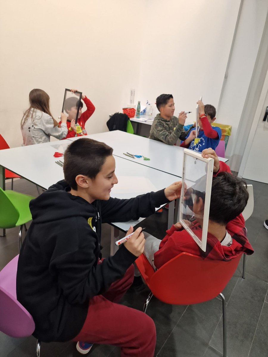 escolaelshorts's tweet photo. Com serien les nostres cares a ulls de #Picasso ?
Experimentem al @museupicasso i fem uns retrats genials.
#art
#visualiplastica
#experimentacio
#canvidemirada
#retrata
#cinqueprimaria https://t.co/hUcuAkYDWF