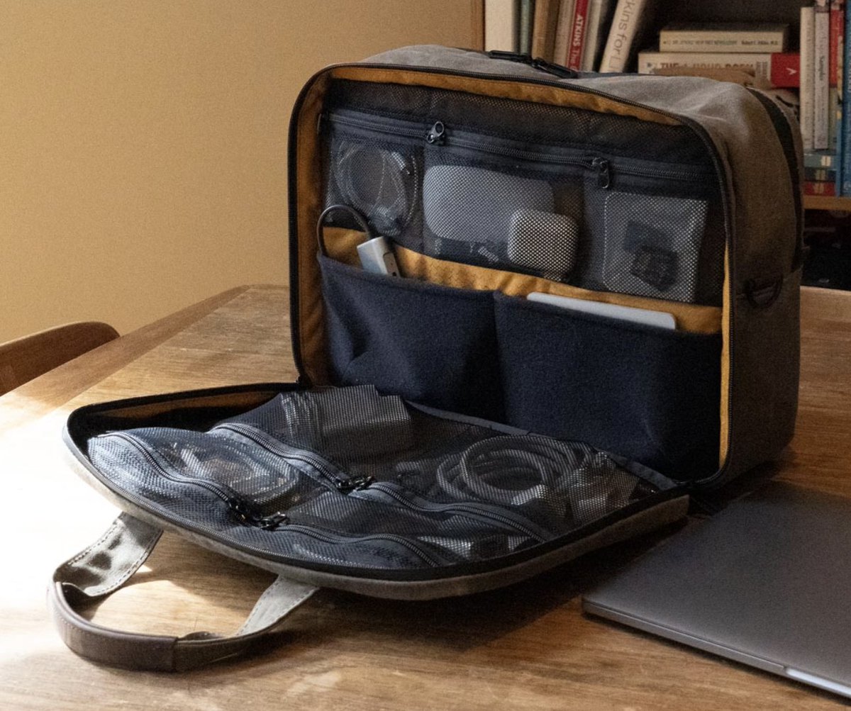 TECH FOLIO BRIEF #Testimonial #Tuesday ***** Great Bag I needed to combine my laptop bag with my tech kit and this one works perfectly. Solid 10/10!' ~ Allen M, TX. See it: sfbags.com/products/tech-…