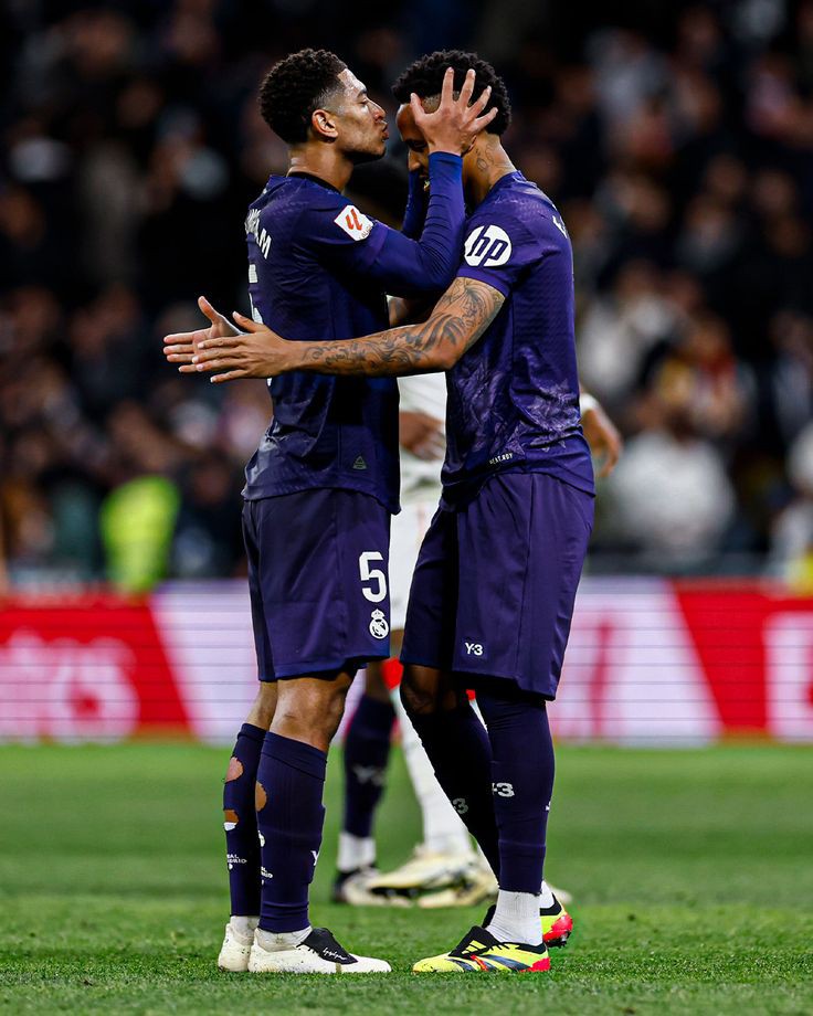 Vamos a seguirnos entre todos los Madridistas!

Estaré devolviendo el follow 

Comentar para ser visto 🗣️

Se agradece like y retweet para llegar a más gente 🔁

HALA MADRID 🤍