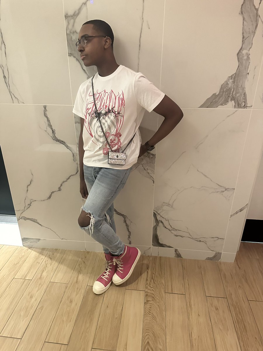 ihatevana's tweet photo. Love my best friend down π₯°π₯° itβs anything behind him! #flyasf #yallchamp #mybsfcute https://t.co/qt4DITEDvR