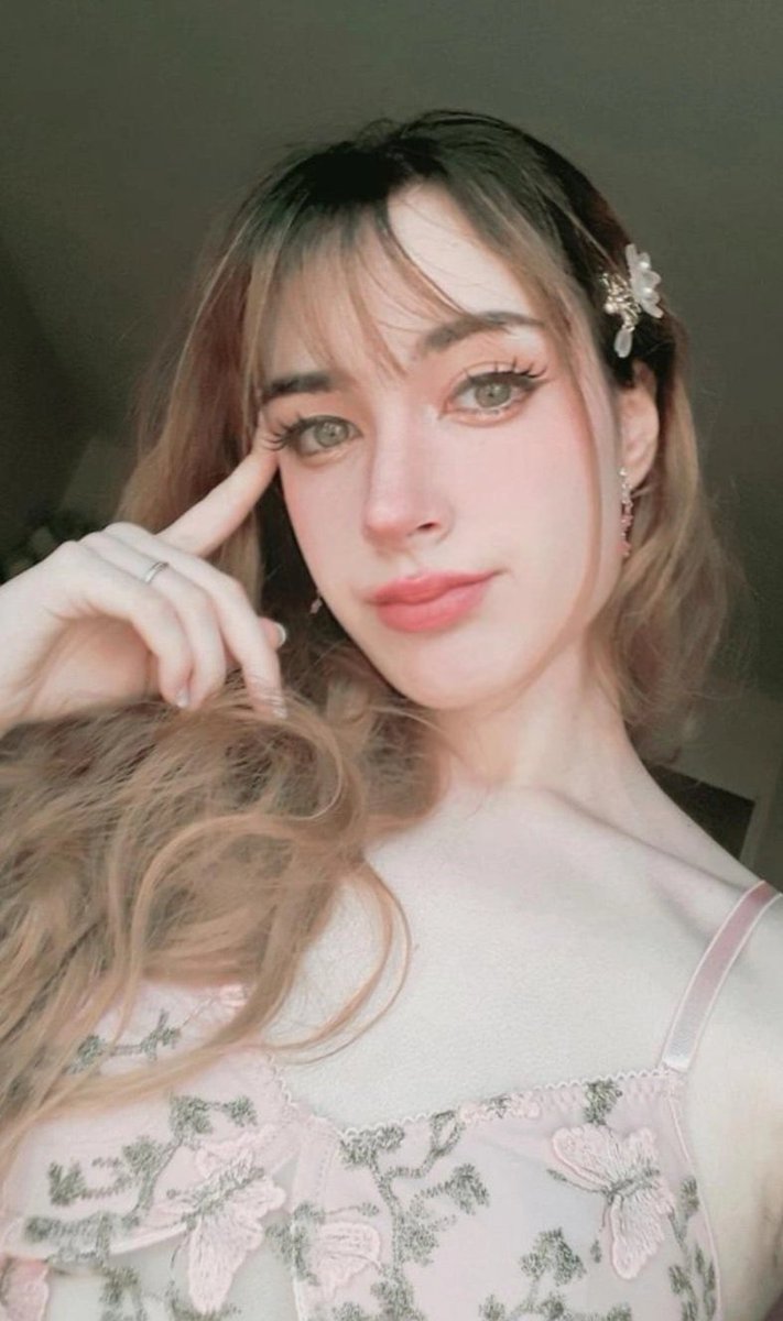 🌸 Helenia tweet media